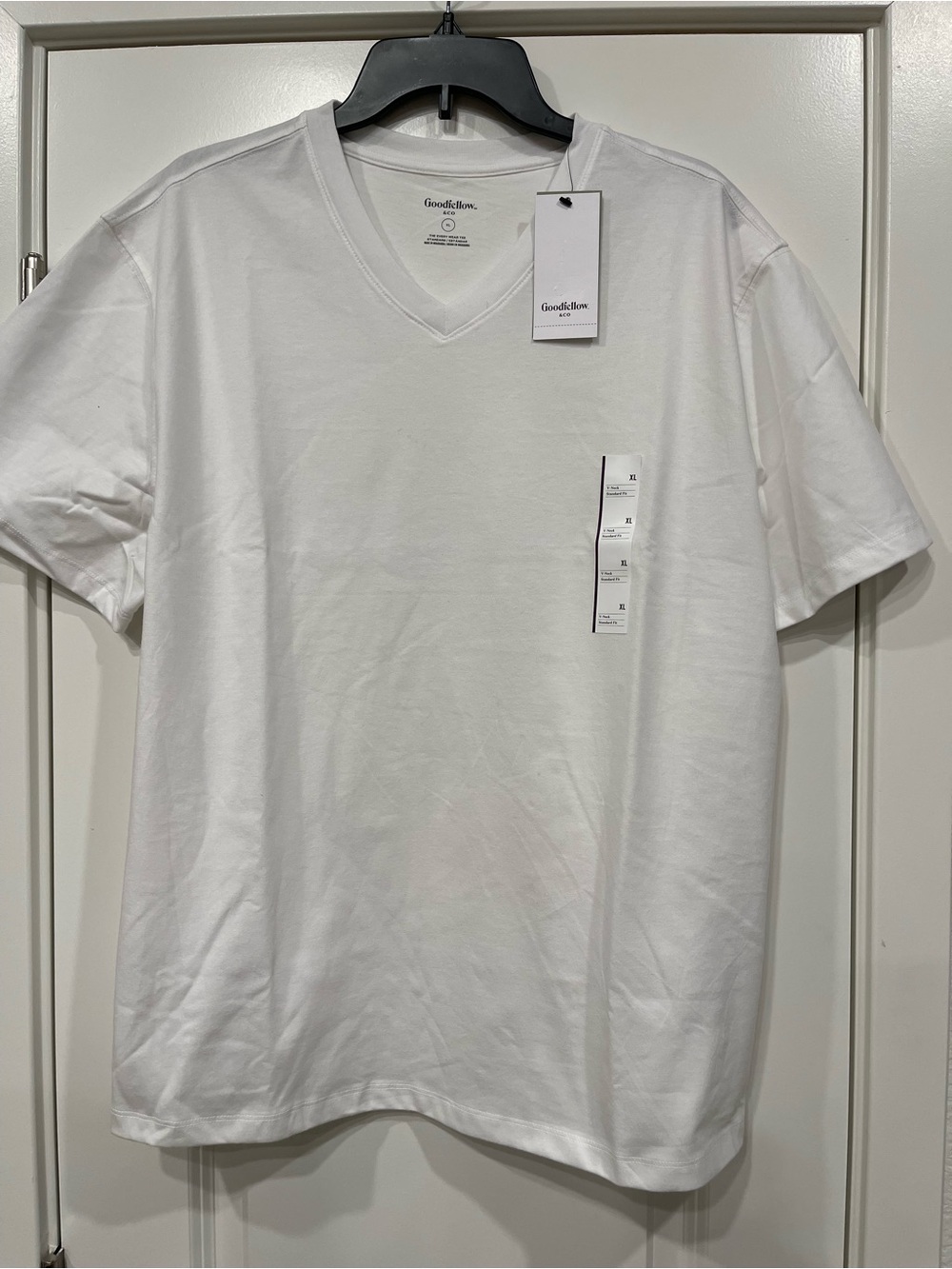 Goodfellow & Co White V-Neck Short Sleeve Tee